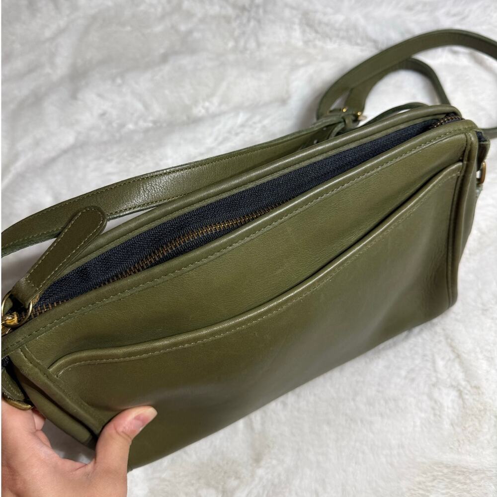 Vintage Coach 9944 Taylor Olive Green Crossbody - Picture 6 of 8